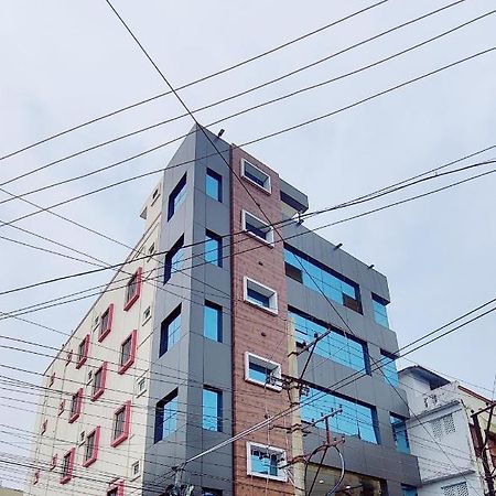 Hotel Sri Hasmitha Виджаявада Экстерьер фото