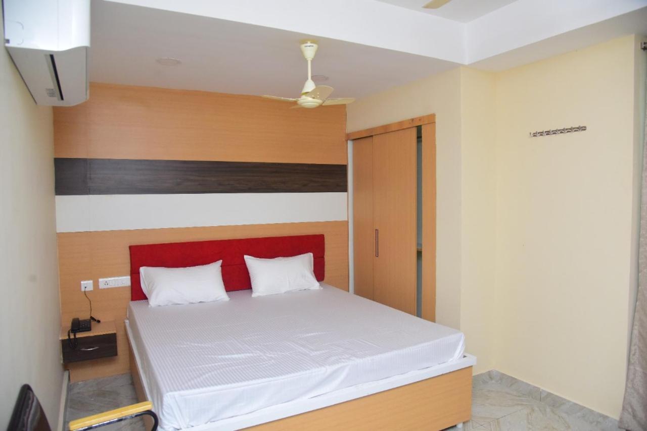Hotel Sri Hasmitha Виджаявада Экстерьер фото
